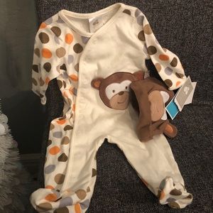 Just Born onesie & hat - 0-3mos - never worn.